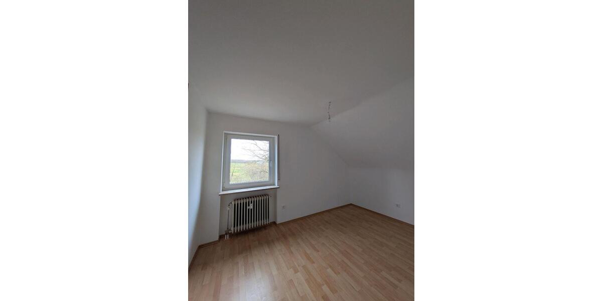 Dachgeschoßwohnung Schwabach - 4 Zimmer, 94 m&sup2;, 1.100&euro; | Angebot:25614057