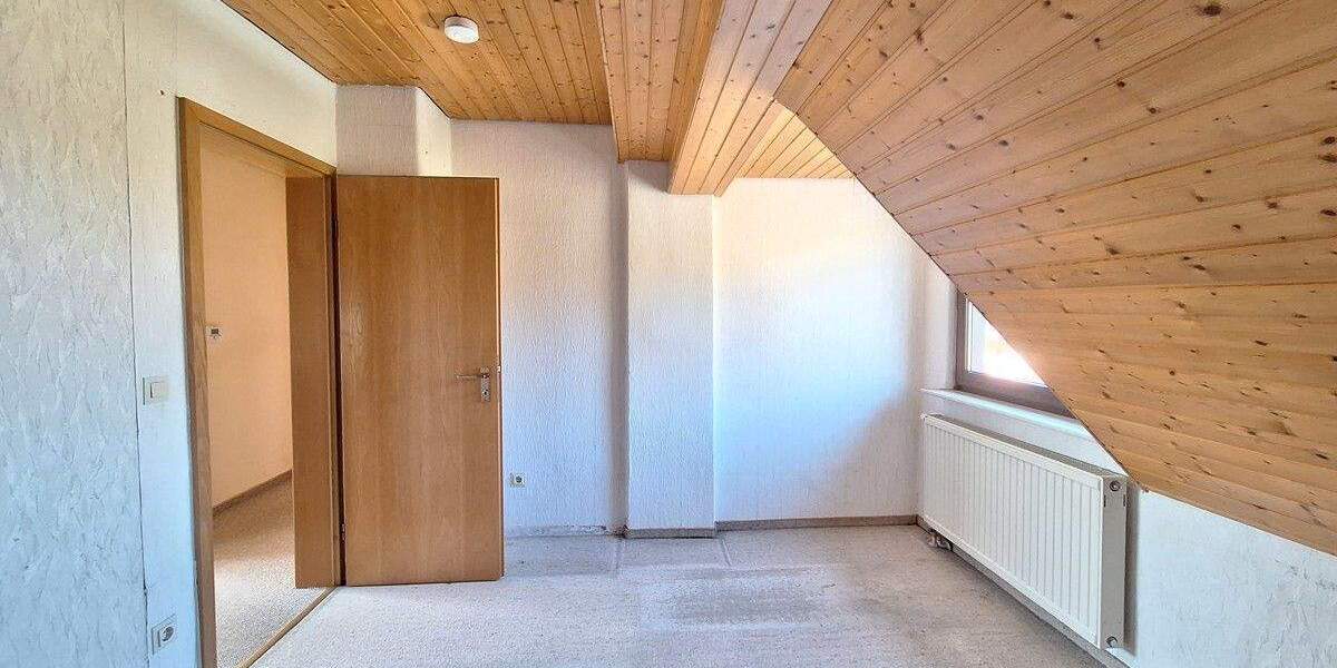 Gepflegtes Dreifamilienhaus in schöner Wohnlage mit zwei Einzelgaragen 7 zimmer