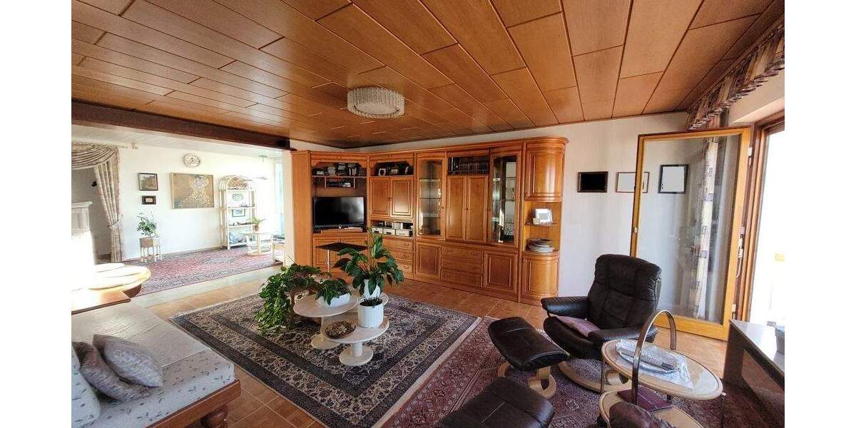 * EINZIEHEN + WOHLFÜHLEN * wertiges GENERATIONEN-EFH mit GARAGE, STELLPLATZ, GARTEN + vielen EXTRAS* 5 zimmer