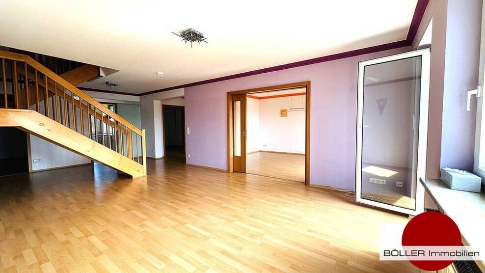 Platz für die ganze Familie! Große, gepflegte 5-6 Zi. Wohnung ganz oben mit Balkon im Nürnberger Westen!
