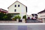 WIE DAS EIGENE HAUS - 8 Zimmer MAISONETTE Wohnung - EIGENER GARTEN - DACHTERRASSE - DOPPELGARAGE - STELLPLÄTZE