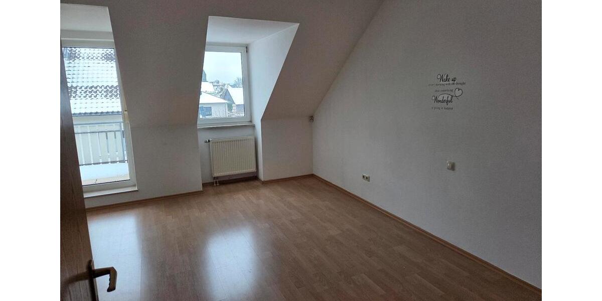 Unvermietete 3 Zimmer Dachgeschoss Wohnung 3 zimmer