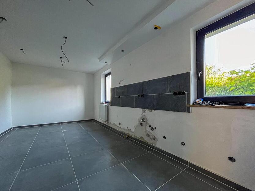 Überwiegend saniertes Doppelhaus in ruhiger Lage! 8 zimmer