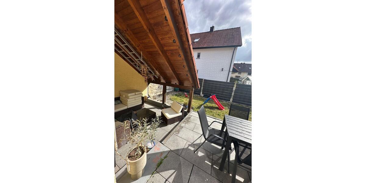 Reihenhaus Roth - 4 Zimmer, 120 m&sup2;, 1.400&euro; | Angebot:25751312