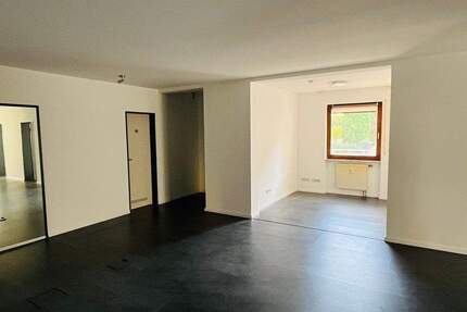 Vielseitig nutzbare Büro-Praxisfläche im Zentrum von Zirndorf 5 zimmer