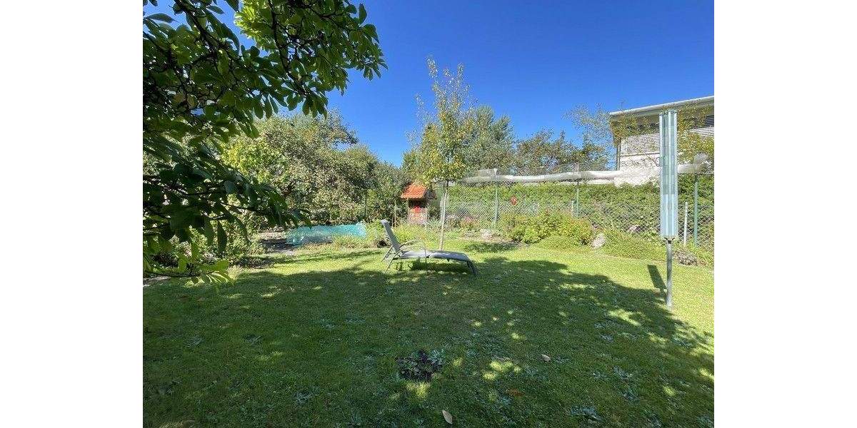 Wie ein Haus am See: Einfamilienhaus (Bj. 1993) mit Traumgarten und Garage in Lauf-Kuhnhof 5 zimmer