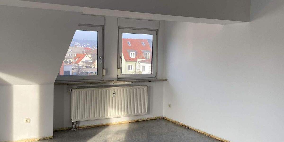Gemütliche Dachgeschosswohnung mit französischem Balkon 2 zimmer