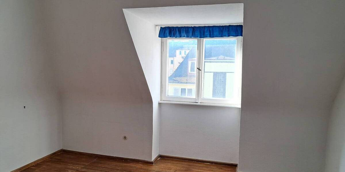 ...in einer der begehrtesten Wohnlagen...DHH mit Erweiterungspotential in Erlangen 9 zimmer