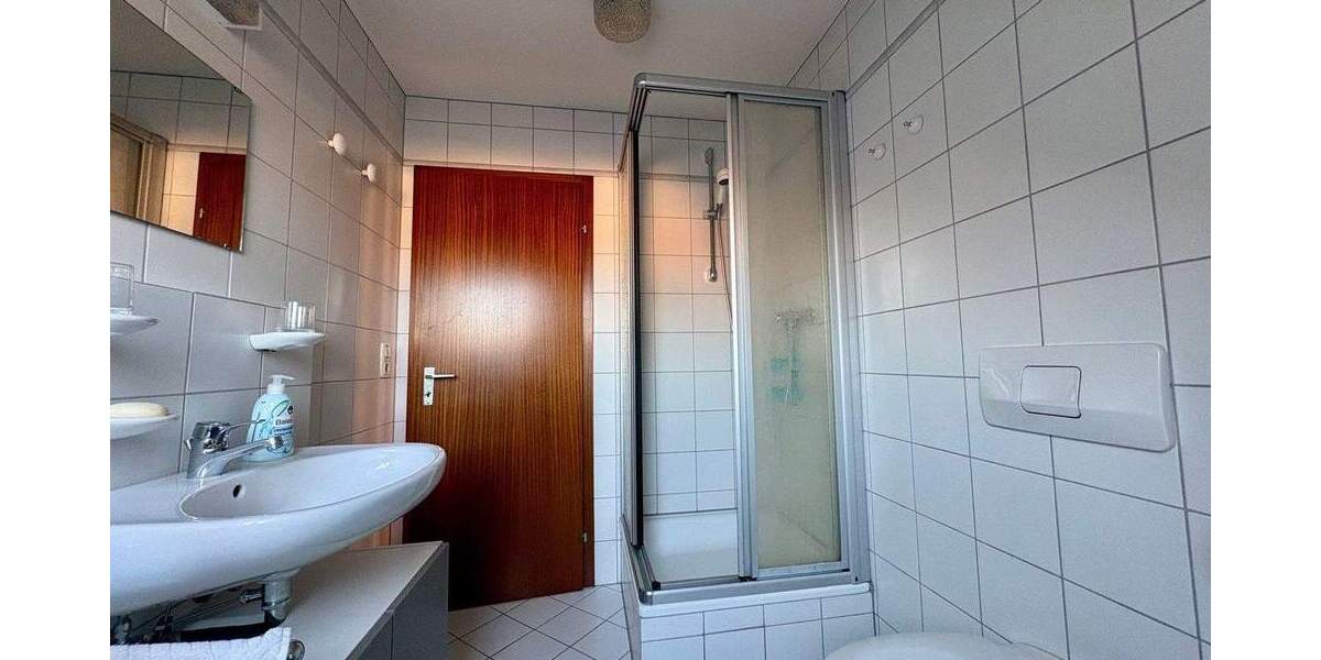 Hier wohnt man gern: Kinder willkommen...Großzügiges REH in ER-Eltersdorf 8 zimmer