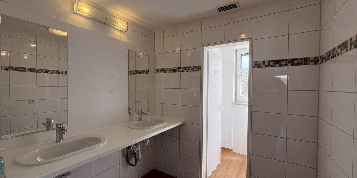 Gewerbeobjekt Erlangen Büchenbach - 9 Zimmer, 449.000&euro; | Angebot:23240853