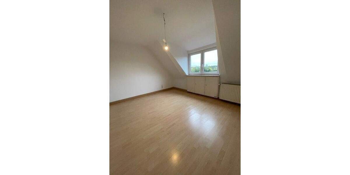 ***NEUES JAHR NEUE WOHNUNG...die RUHE SPÜREN...tolle Dachwohnung...EINBAUKÜCHE*** 3 zimmer