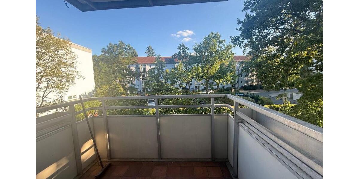 Spacious room in Erlangen with balcony (only girls) 3 zimmer