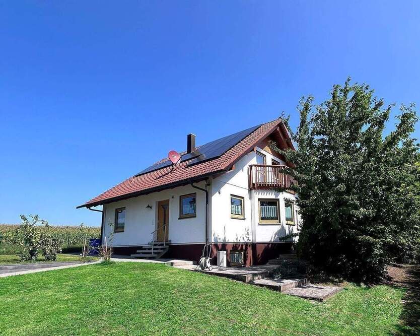 Schönes Einfamilienhaus mit großem Grundstück und Traumblick ins Grüne! 5 zimmer