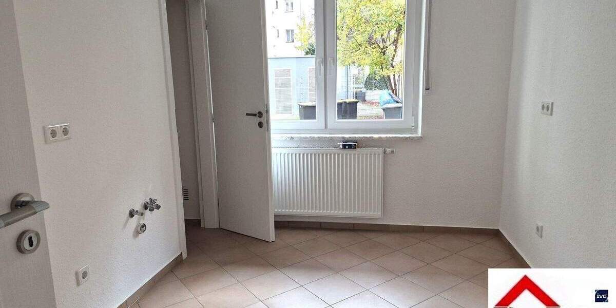 *Frisch modernisiert - 3 Zimmer - Bad mit Fenster - ruhige Seitenstraße* 3 zimmer