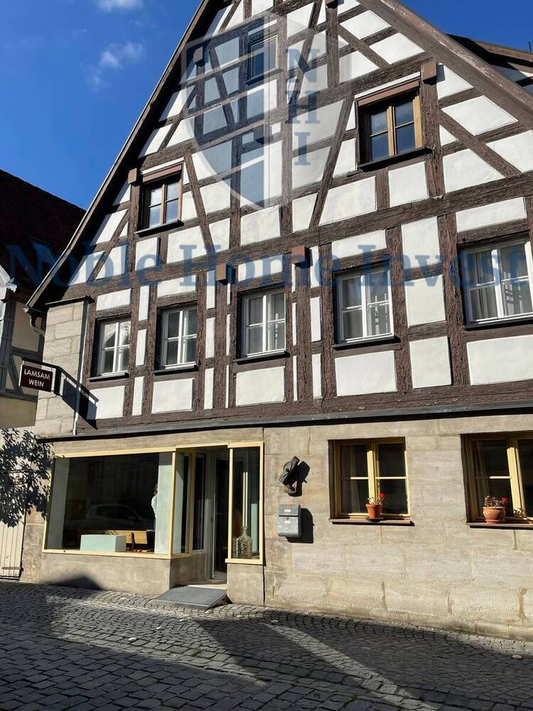 Büro Ausstellungsfläche mit Parkplätzen in Altdorf