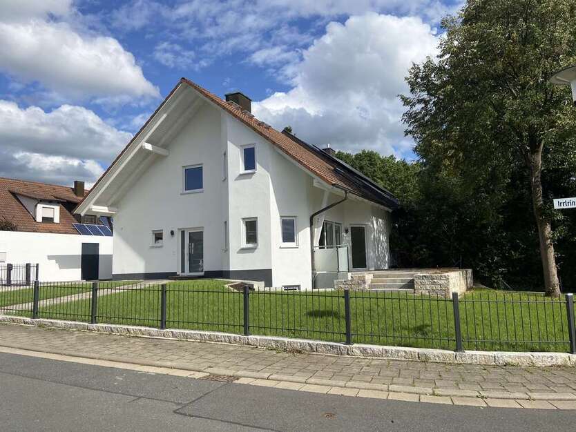 Haus zum Mieten in Forchheim 1.950 € 140 m²
