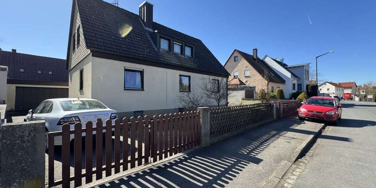 Haus zum Kaufen in Nürnberg 599.000 € 129.3 m² 5 zimmer