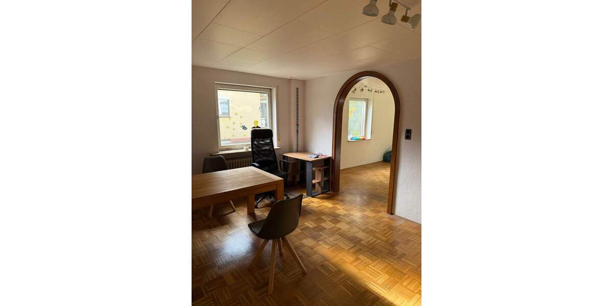 Einfamilienhaus Roßtal - 7 Zimmer, 165 m&sup2;, 450.000&euro; | Angebot:25703799