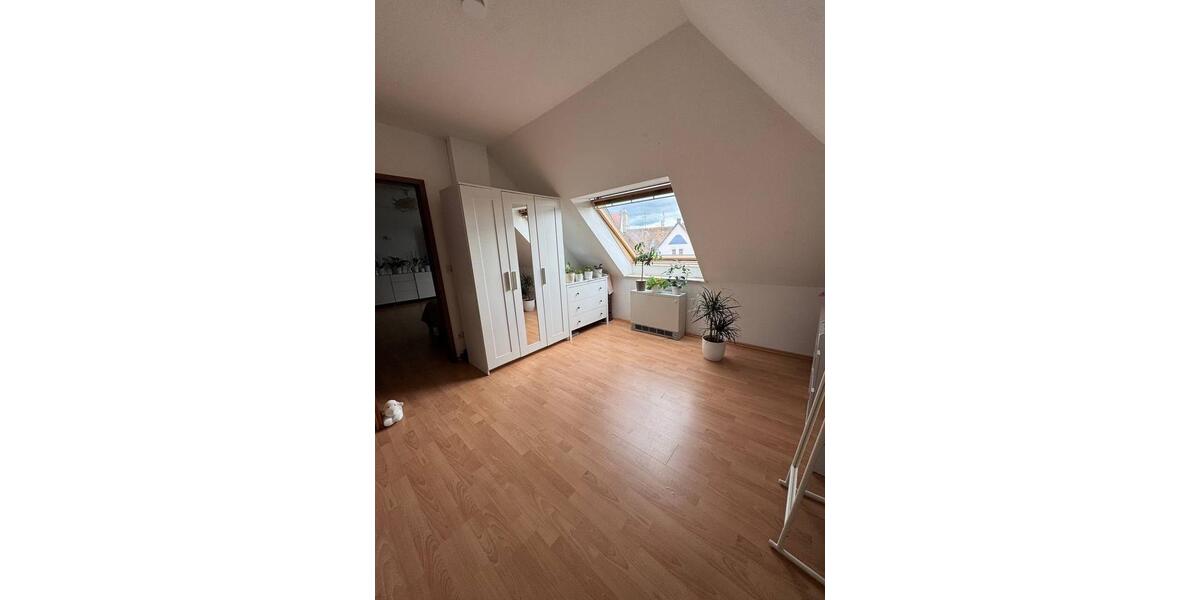 Dachgeschoßwohnung Nürnberg Hasenbuck - 2.5 Zimmer, 67 m&sup2;, 239.000&euro; | Angebot:27464103