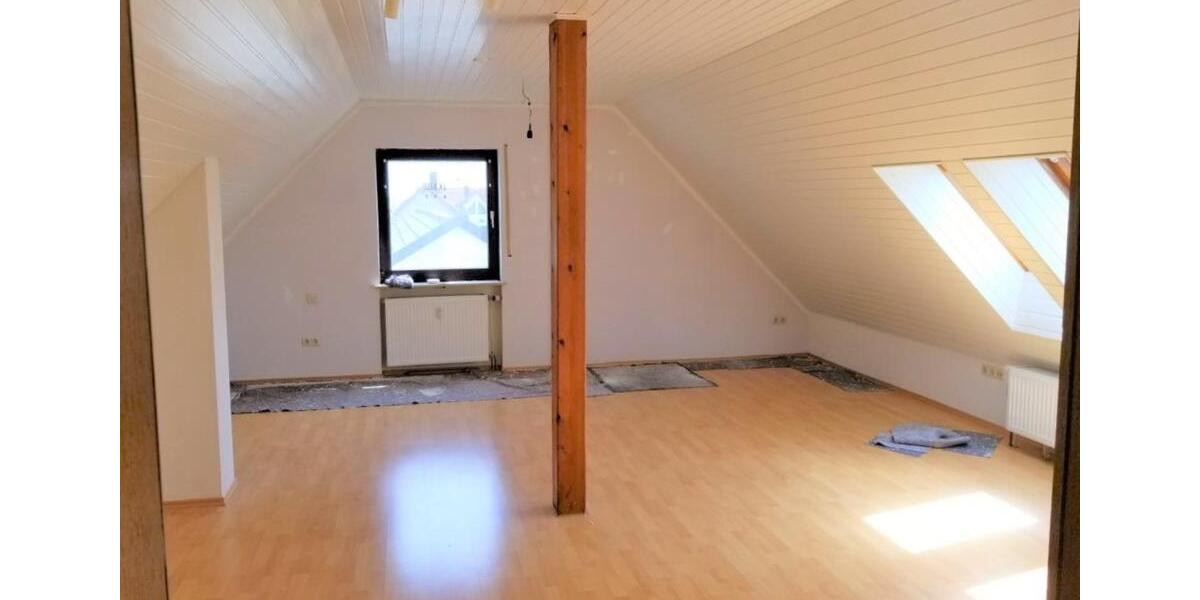 ER-Hüttendorf: Hübsche, gemütliche 1 ZW unterm Dach 1 zimmer