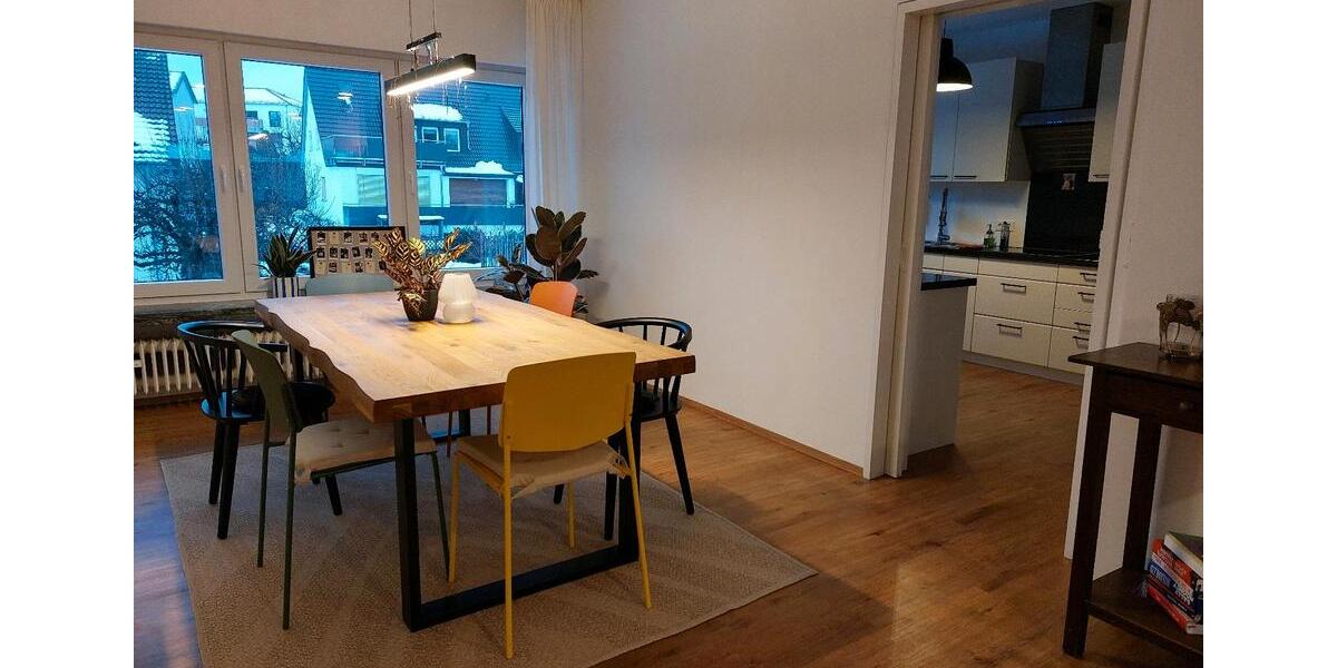Großzügige 4-Zimmer-Wohnung mit Balkon & Garage in Roth 4 zimmer