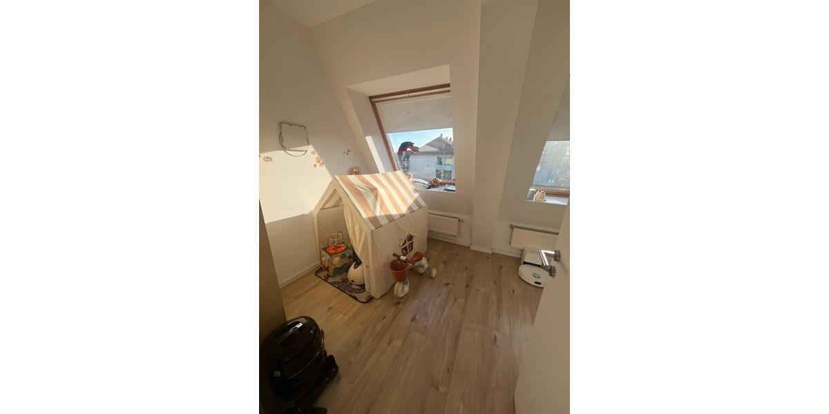 Dachgeschoßwohnung Nürnberg Gärten bei Wöhrd - 3 Zimmer, 81 m&sup2;, 1.350&euro; | Angebot:26420387