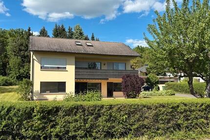 6-Zimmer Wohnung auf 2 Etagen in ruhiger Lage (Etzelskirchen)