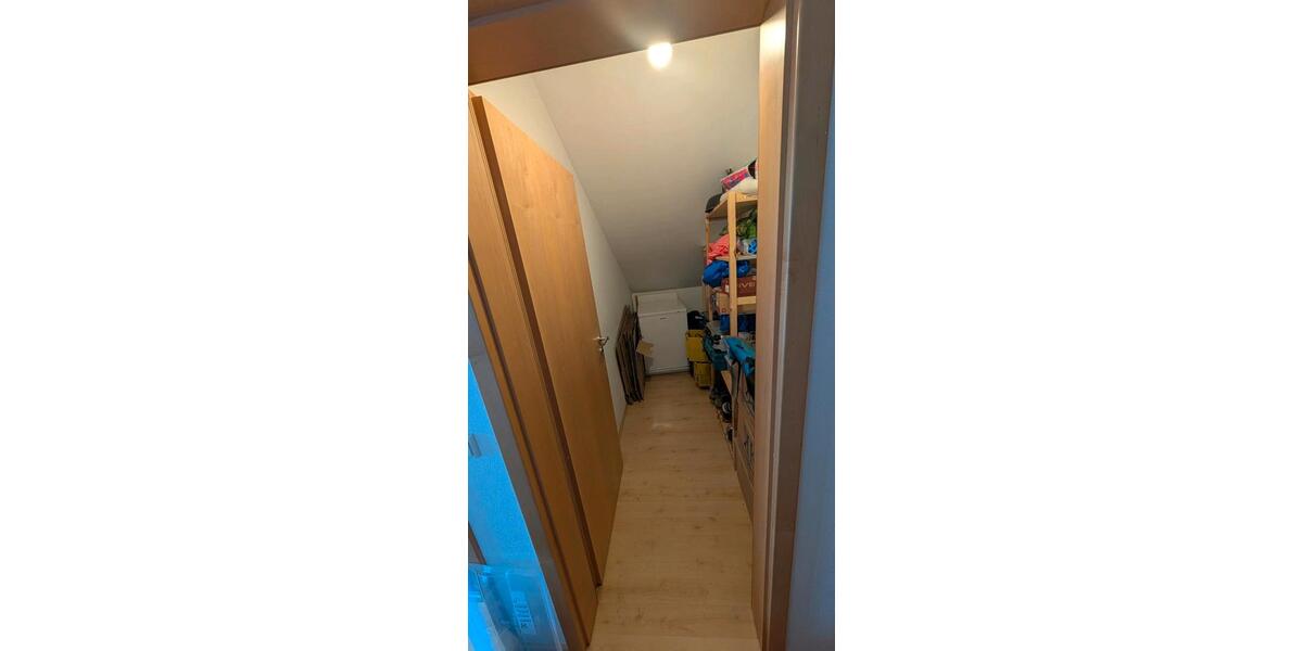 Dachgeschoßwohnung Bubenreuth - 2.5 Zimmer, 120 m&sup2;, 1.500&euro; | Angebot:26266167