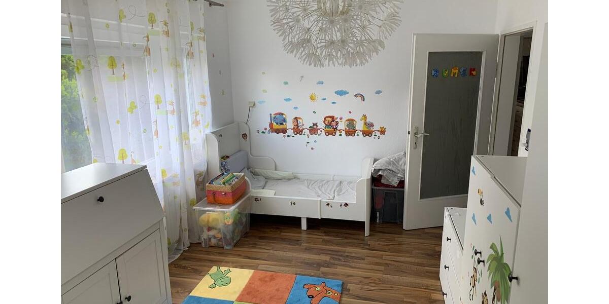 Etagenwohnung Fürth Atzenhof - 4 Zimmer, 122 m&sup2;, 1.550&euro; | Angebot:25256099