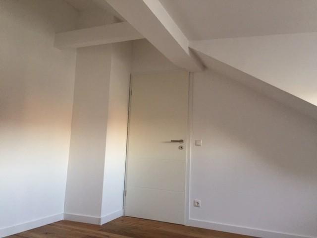 Neuwertige 3-Zimmer-DG-Wohnung mit Loggia und KFZ-Stellplatz | Nbg-Schweinau zimmer