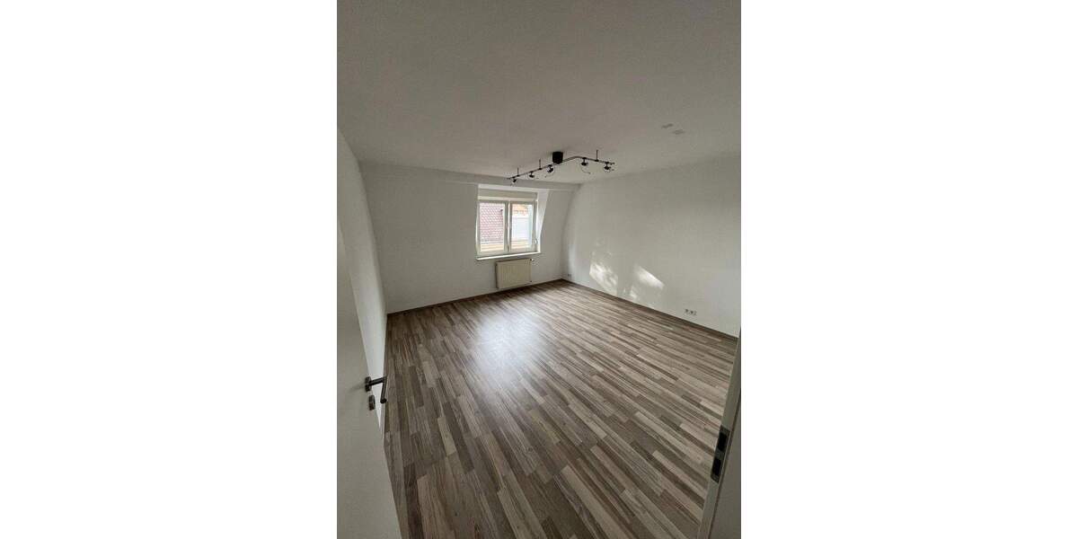 Etagenwohnung Zirndorf - 4 Zimmer, 100 m&sup2;, 270.000&euro; | Angebot:25760378