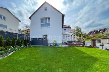 RESERVIERT: Smarthome: Hightech trifft Wohnkomfort, komplett sanierte DHH mit Garten, zwei Garagen in Langenzenn 4 zimmer