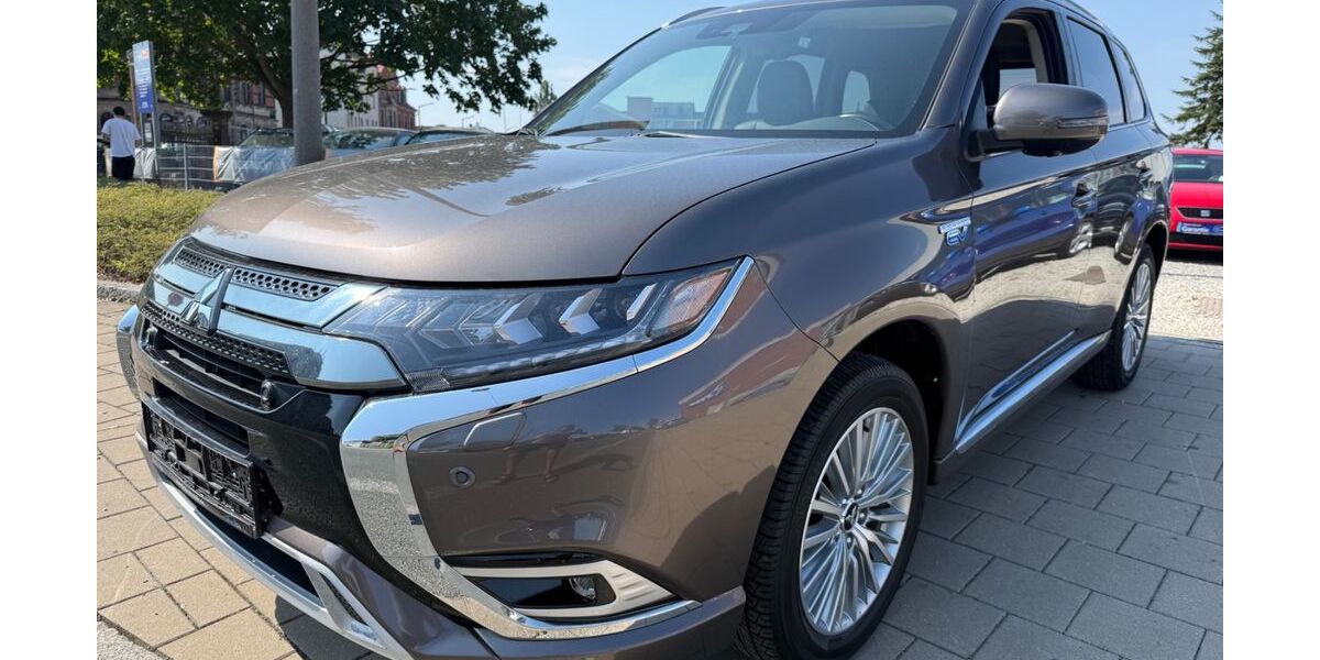 Mitsubishi Plug-in Hybrid Outlander 30.660 km 20.950 &euro; Fürth 90763