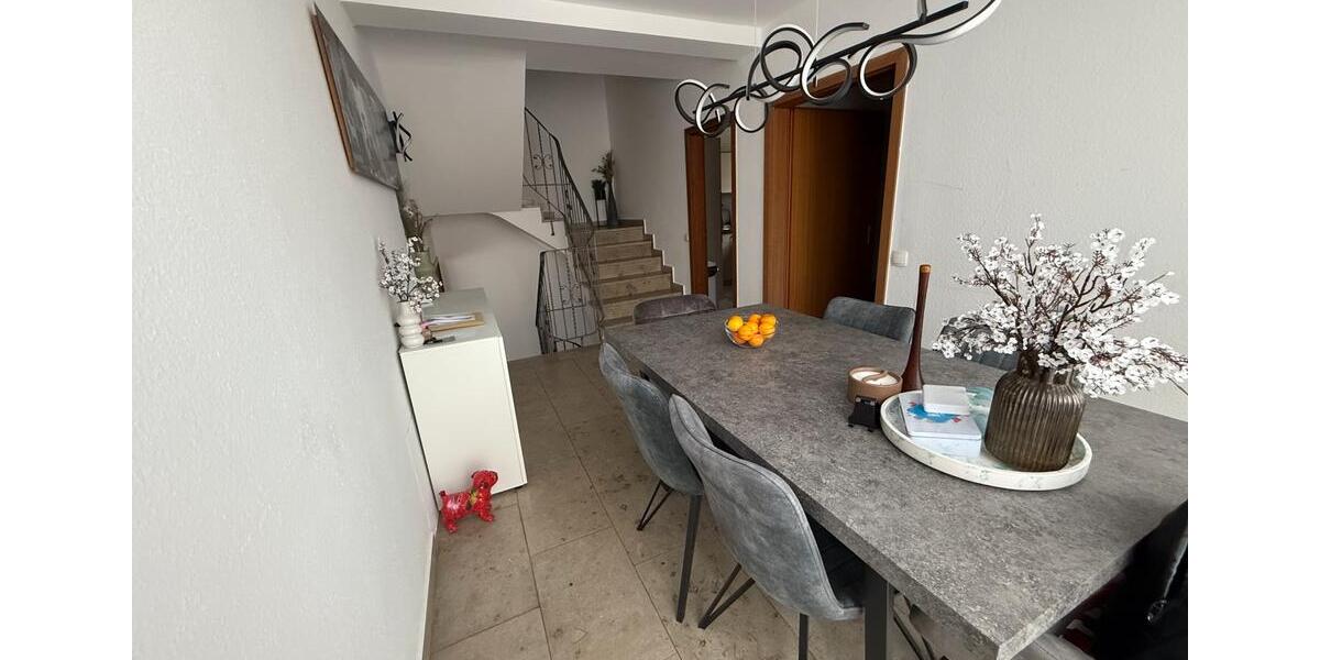 Traumhafte Doppelhaushälfte mit Garten, Terrasse und Garage 4 zimmer