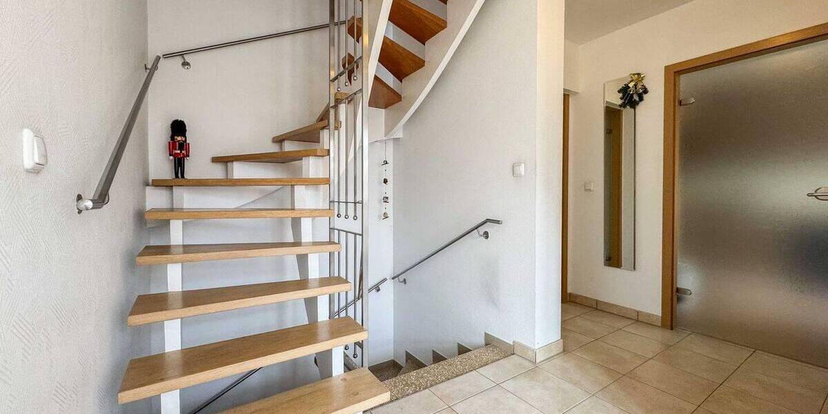 Reihenmittelhaus Nürnberg Laufamholz - 6 Zimmer, 140 m&sup2;, 535.000&euro; | Angebot:26800327