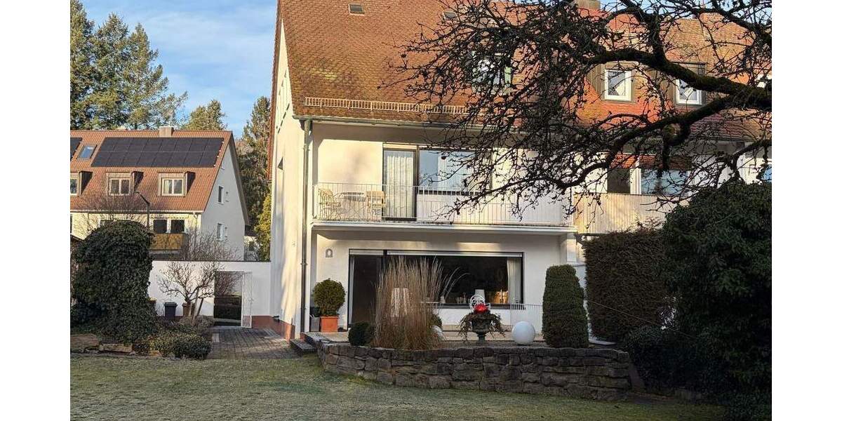 Großzügiges Wohnhaus mit wunderschönem Gartengrundstück in bevorzugter Wohnlage in Zirndorf zimmer