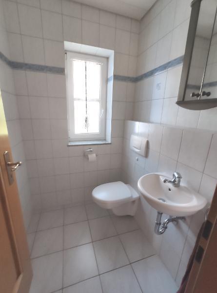 Zweifamilienhaus in Ortsrandlage mit Doppelgarage, Pool und gehobener Ausstattung 8 zimmer