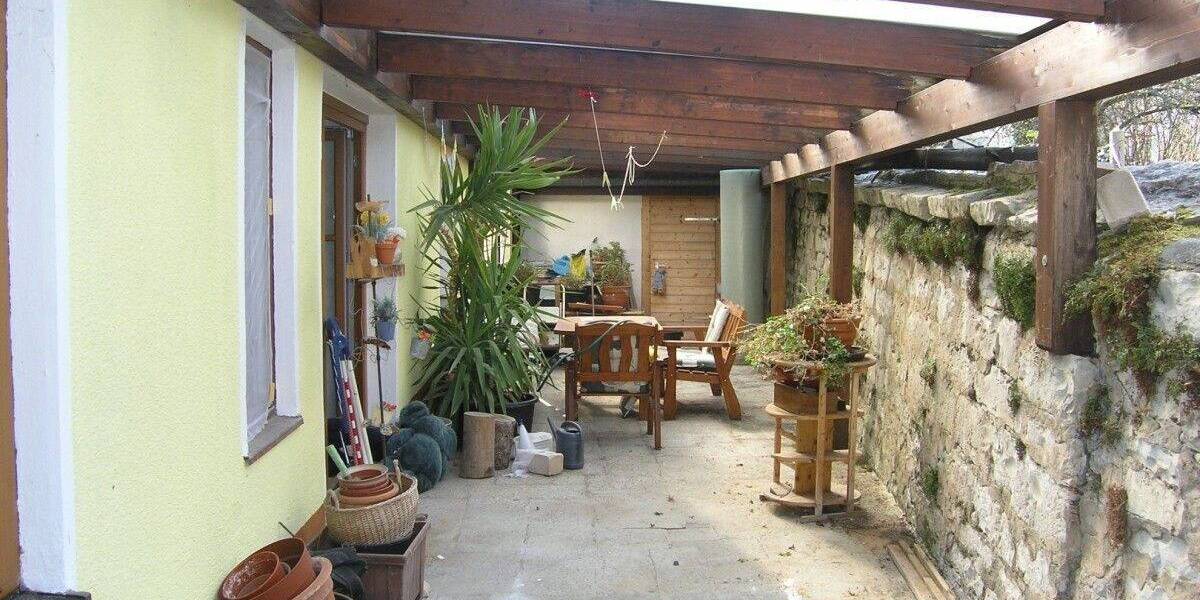 1-Familien-Haus idyllisch gelegen mit Nebengebäude, Garage und PKW-Stellplatz 6 zimmer