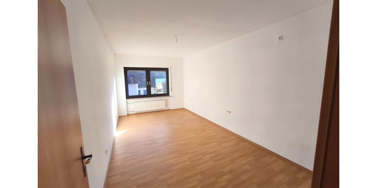 Etagenwohnung Neunkirchen am Brand - 3 Zimmer, 125 m&sup2;, 1.000&euro; | Angebot:24849348
