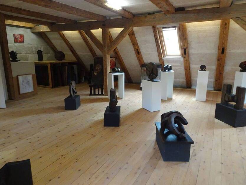 Büro Ausstellungsfläche mit Parkplätzen in Altdorf