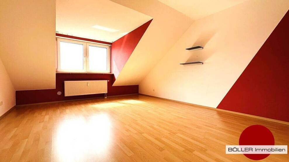 Platz für die ganze Familie! Große, gepflegte 5-6 Zi. Wohnung ganz oben mit Balkon im Nürnberger Westen!