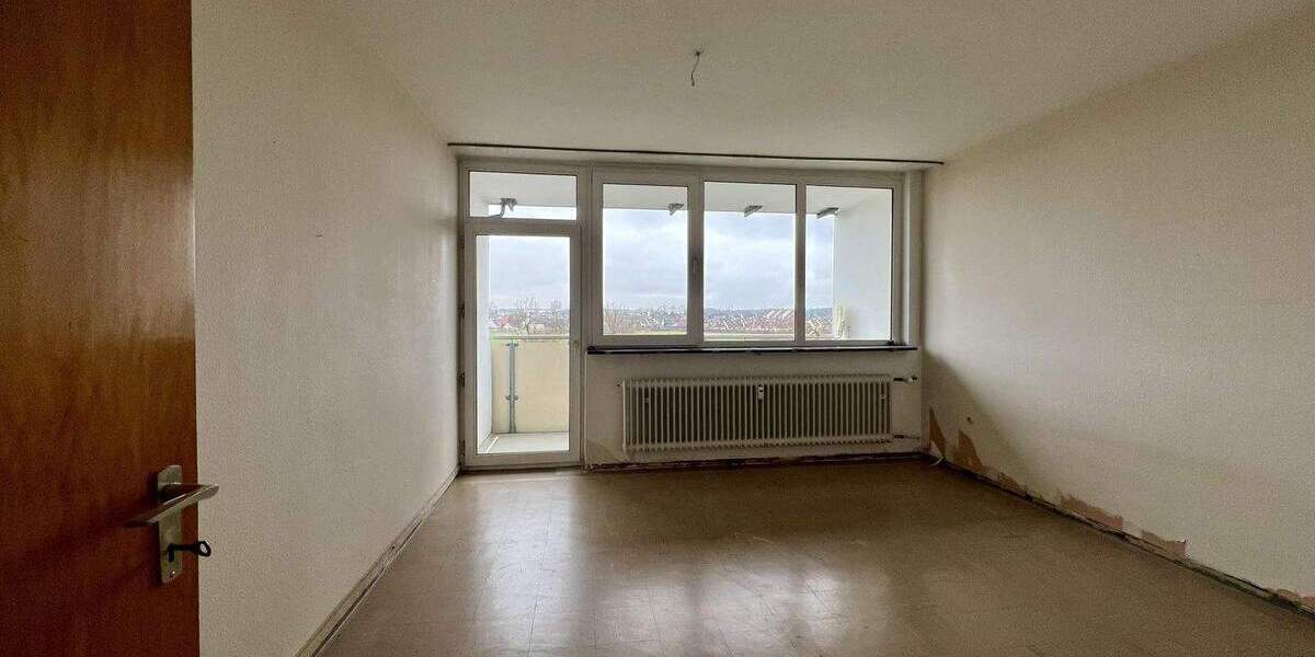 renovierungsbedürftige 3-Zi.-ETW mit zwei Balkonen in Erlangen...ab sofort zur Verfügung 3 zimmer