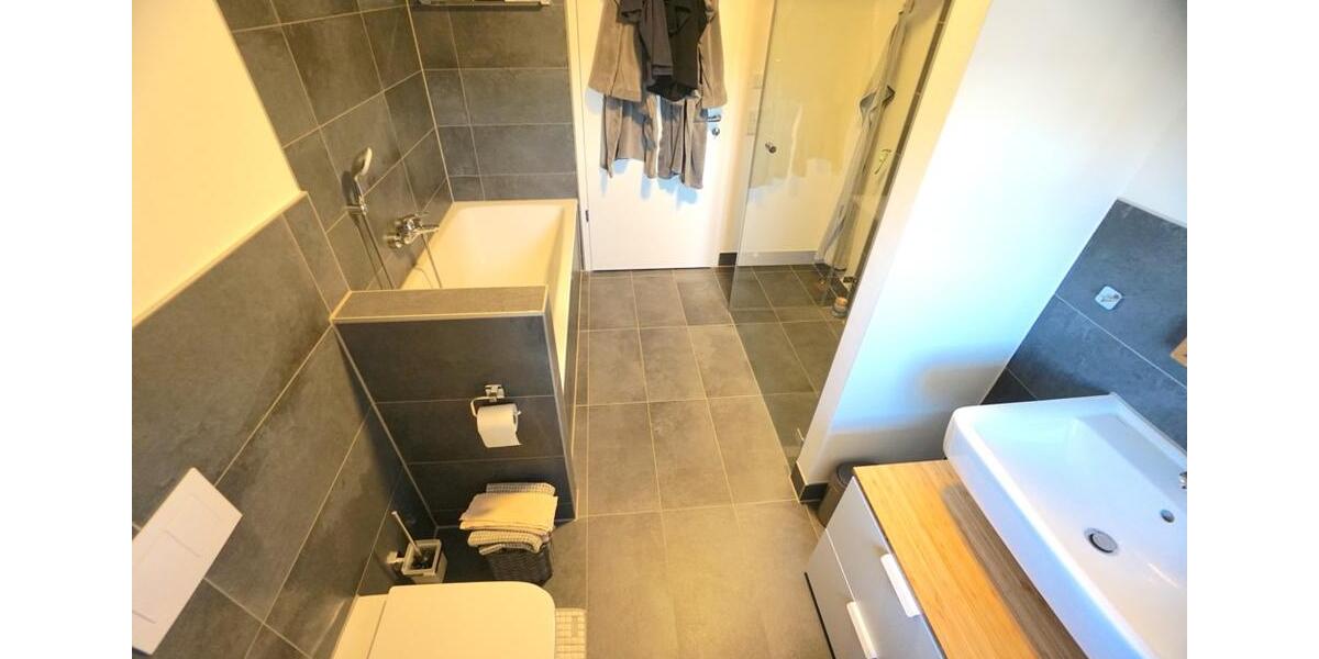 Herrliche 3-Zimmer-Whg., Aufzug, Tiefgarage, hochwertige Ausstattung, Küche, wunderschöne Dachloggia 3 zimmer