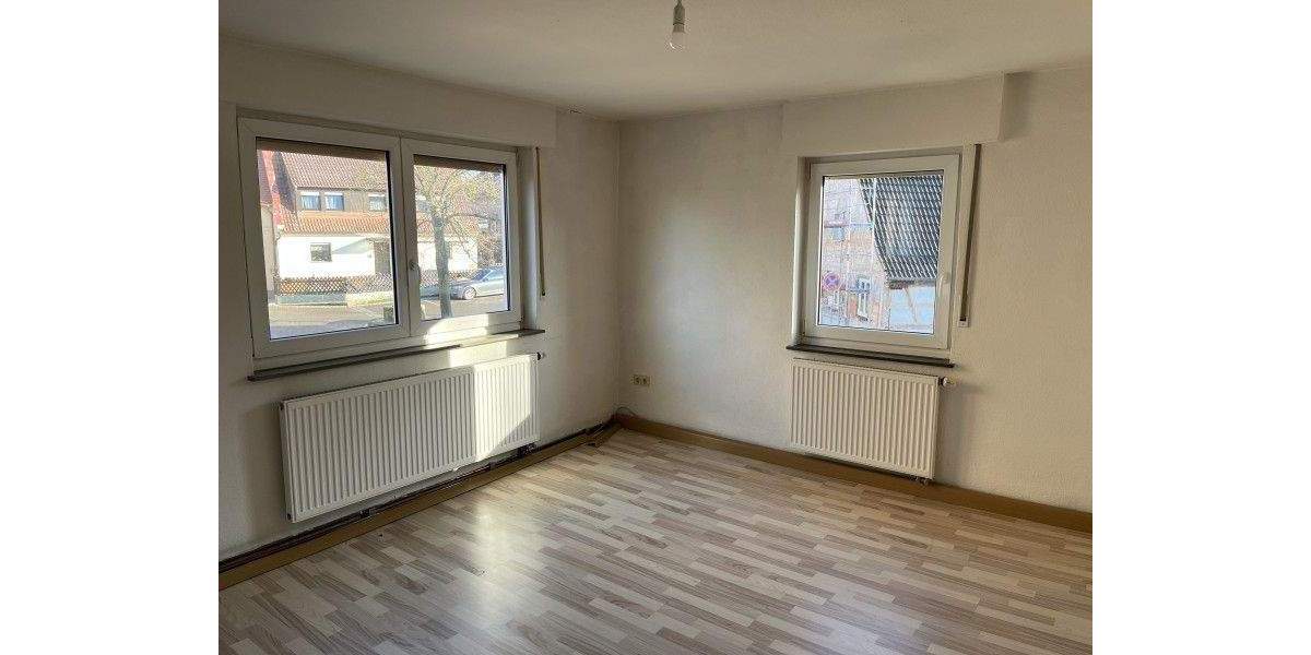 Wohnung 1. OG - Frei - Stellplatz - Dachboden mit Ausbaupotential - Verkauf nur mit EG-Wohnung zimmer