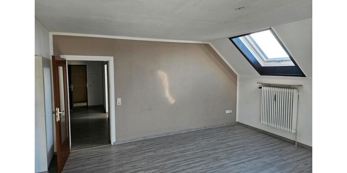 Dachgeschoßwohnung Erlangen Bruck - 3 Zimmer, 80 m&sup2;, 600&euro; | Angebot:26678806
