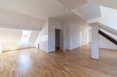 WG-taugliche 4 Zimmer Dachgeschoßwohnung! Bei Anmietung bis zum 30.06.2025 erstatten wir Ihnen eine Grundmiete!