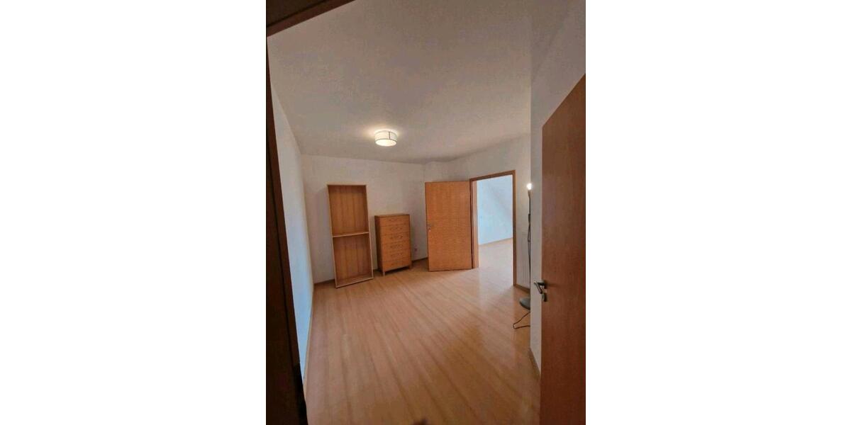 Dachgeschoßwohnung Erlangen Bruck - 3.5 Zimmer, 120 m&sup2;, 1.800&euro; | Angebot:26343080