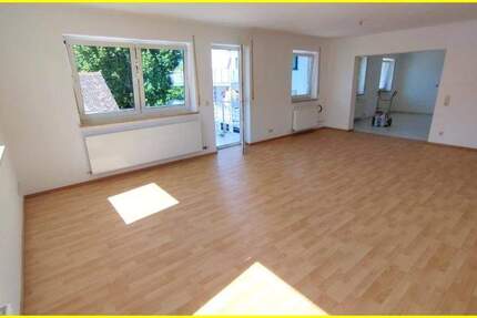 Wohnung mit viel Platz für die ganze Familie auf ca. 160 m² Fläche auf einer Etage! - - - Neu renovierte 4 Zimmer - Wohnung mit großen Balkon! 4 zimmer