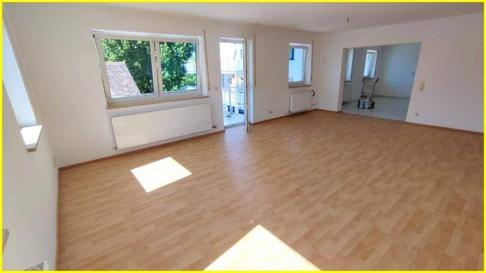 Wohnung mit viel Platz für die ganze Familie auf ca. 160 m² Fläche auf einer Etage! - - - Neu renovierte 4 Zimmer - Wohnung mit großen Balkon! 4 zimmer