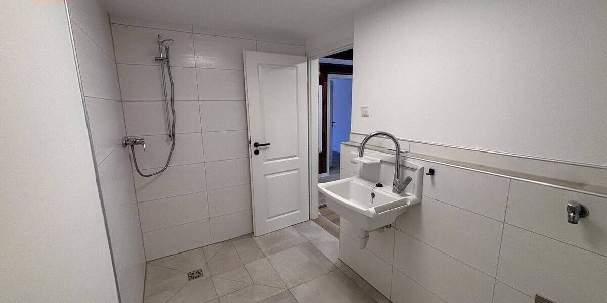 Einfamilienhaus Engelthal - 7 Zimmer, 216 m&sup2;, 1.990&euro; | Angebot:26694551